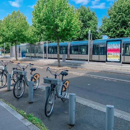 Magnifique Avec Patio - Duplex Proche Tram Otel *
